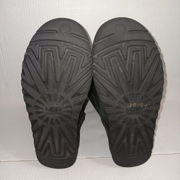 UGG WOMEN'S CLASSIC SHORT BOOTS - Picture 9 of 10
